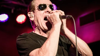 2MX69DB Vocalist Graham Bonnet performing live on stage