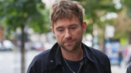 DFHRK2 London, UK. 05th Oct, 2013. Blur frontman singer/keyboardist Damon Albarn shows his support at Greenpeace global day of solidarity, London leg, outside the Russian Embassy. Show of support for the 28 Greenpeace activists from 18 different countries, and 2 independent journalists charged with piracy in the Arctic by the Russian state prosecutor. London, UK 5th October 2013 Credit: martyn wheatley/Alamy Live News