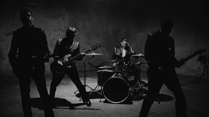 Escucha el nuevo single de The Hives, “Legalize Living”