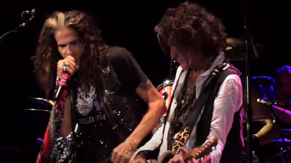 Steven Tyler y Joe Perry (Aerosmith) tocan juntos con Slash... siendo teloneros de esta legendaria banda