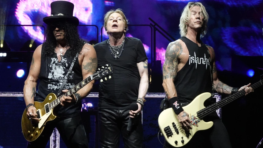 3EDXM5A Hollywood FL, USA. 05th May, 2026. All Rose, Slash and Duff McKagan of Guns N' Roses perform during The Guns N' Roses World Tour 2026 at Hard Rock Live held at the Seminole Hard Rock Hotel & Casino on May 5, 2026 in Hollywood, Florida. Credit: Mpi04/Media Punch/Alamy Live News