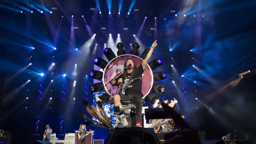 F2Y2GE Sept. 24, 2015 - San Diego, CA, USA - September 24, 2015 - Chula Vista, California, USA - Dave Grohl of the band Foo Fighters performs during a concert at the Sleep Train Amphitheatre. Grohl broke his leg earlier in the tour and plays with a cast while sitting on a cart. (Credit Image: © KC Alfred via ZUMA Wire)