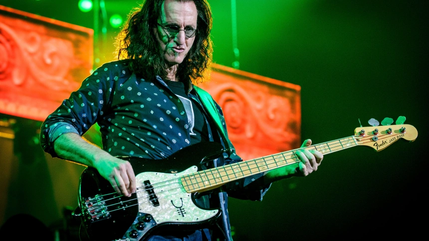 DA7XTG Hamilton, Ontario, Canada. 6th July, 2013. GEDDY LEE, lead vocalist and bassist for legendary Canadian rock band Rush performs on stage at Copps Coliseum in Hamilton. Credit: Igor Vidyashev/ZUMAPRESS.com/Alamy Live News