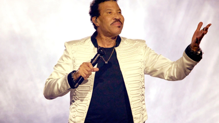 3BRHDR1 Lionel Richie live bei einem Konzert seiner 'Say Hello to the Hits'-Tour im Hallenstadion. Zurich, 12.07.2025