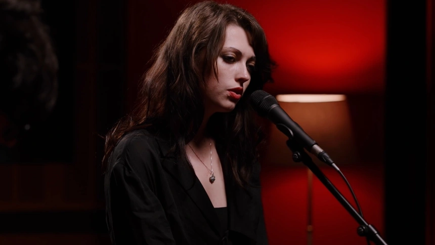 Violet Grohl realiza una potente versión de The Cure: así suena