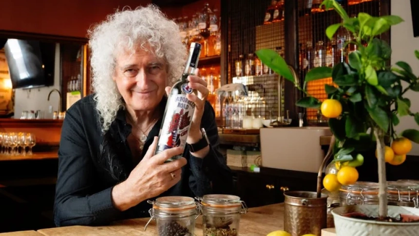 Brian May (Queen) embotella el sonido de su mítica Red Special en una ginebra de coleccionista: "Al igual que la guitarra eléctrica, debe disfrutarse con responsabilidad"