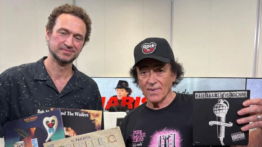 Rodrigo Mercado junto a Mariskal en el estudio de RockFM
