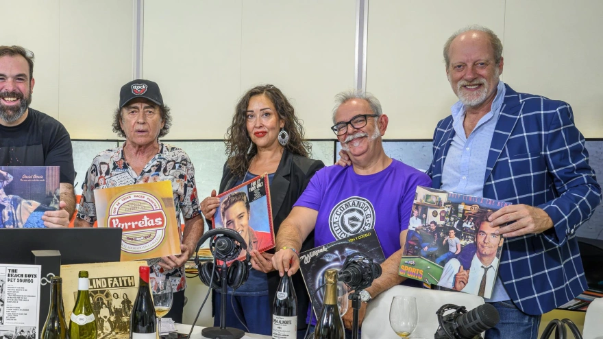 Rodri Contreras y Mariskal junto a Vicky Diges, Paco Simón y Luis Gutiérrez en el estudio de RockFM