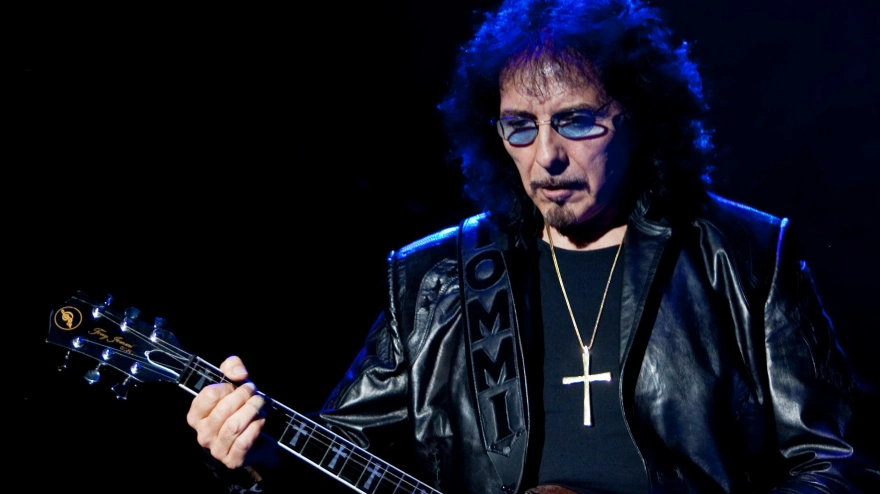 DKHFEG Heaven and Hell guitarist Tony Iommi in tuned with the music. The concert was held at the Journal Pavilion in Albuquerque, NM. (Credit Image: © Long Nuygen/Southcreek Global/ZUMApress.com)