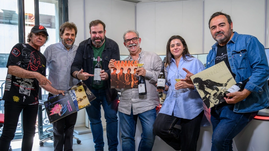 Mariskal y Rodrigo Contreras junto a Chuchi y Belén Soto acompañados por Luis Gutiérrez en el estudio de RockFM