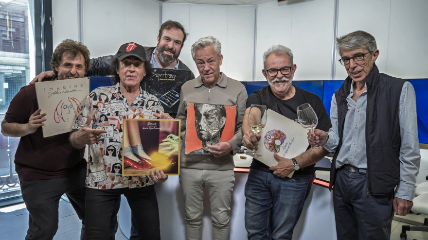 Mariskal y Rodrigo Contreras junto a Sergio Sauca y Antolin Murias acompañados por Luis Gutiérrez en el estudio de RockFM