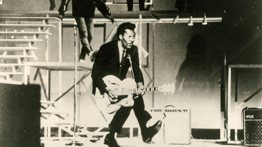 B7KARD CHUCK BERRY US rock musician doping his Duck Walk