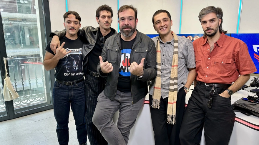 Arde Bogotá presenta su tercer disco en RockFM Motel con Rodrigo Contreras